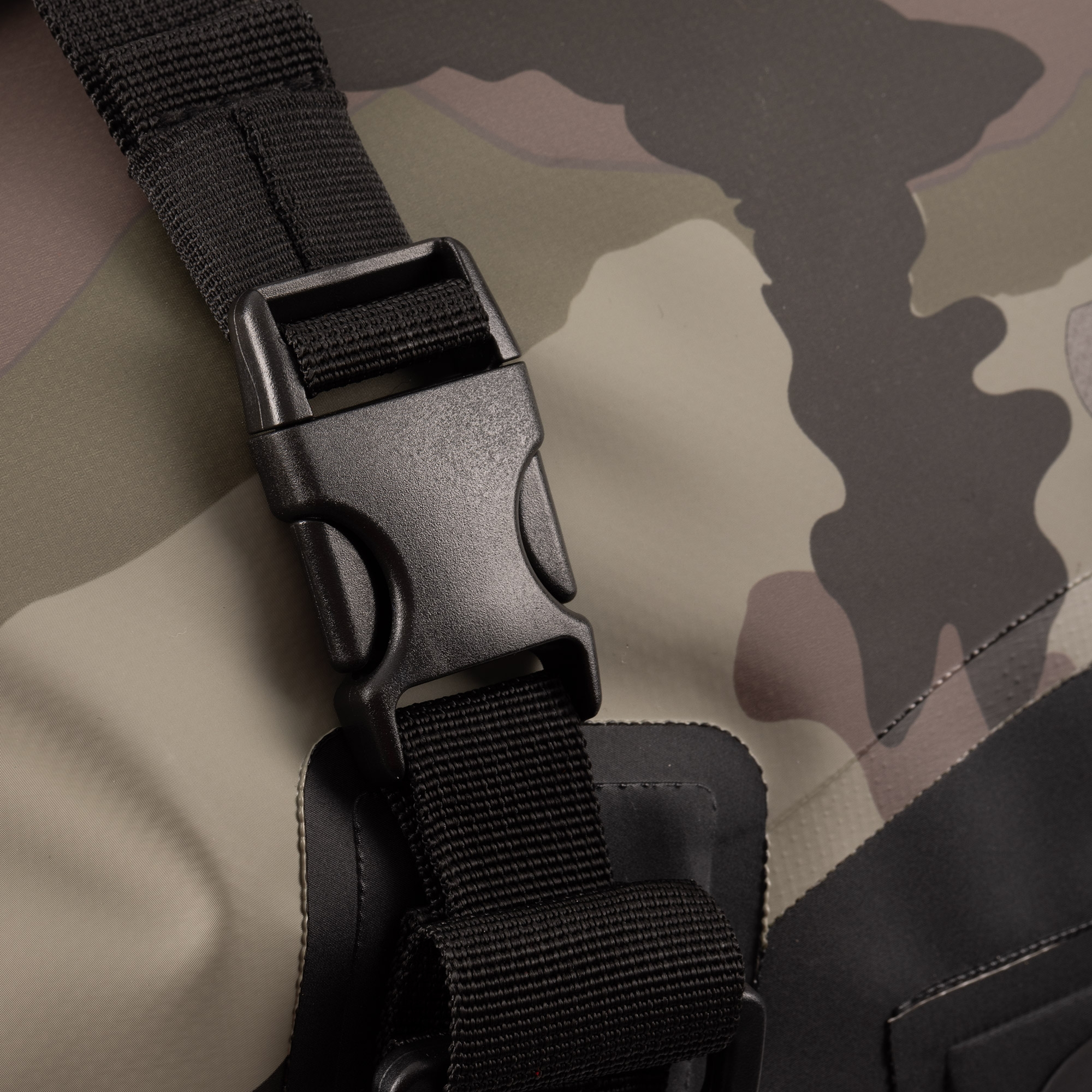 Oxford Aqua T-50 Roll Bag- Camouflage/Black - Image 3
