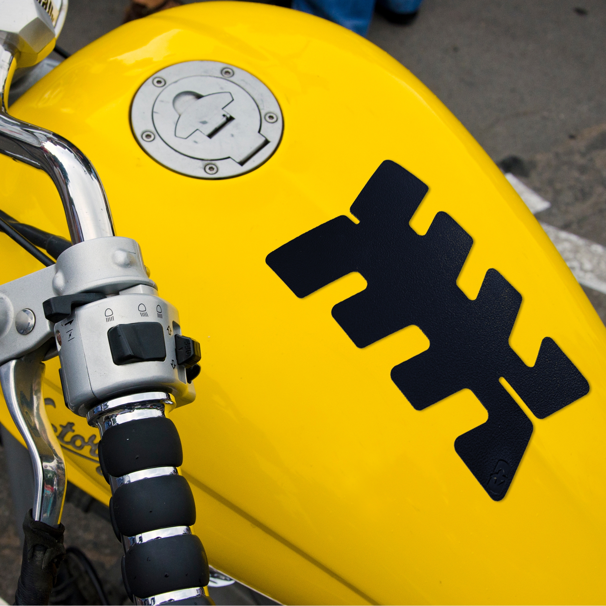 Oxford Scarab Low Profile Tank protector - Image 2