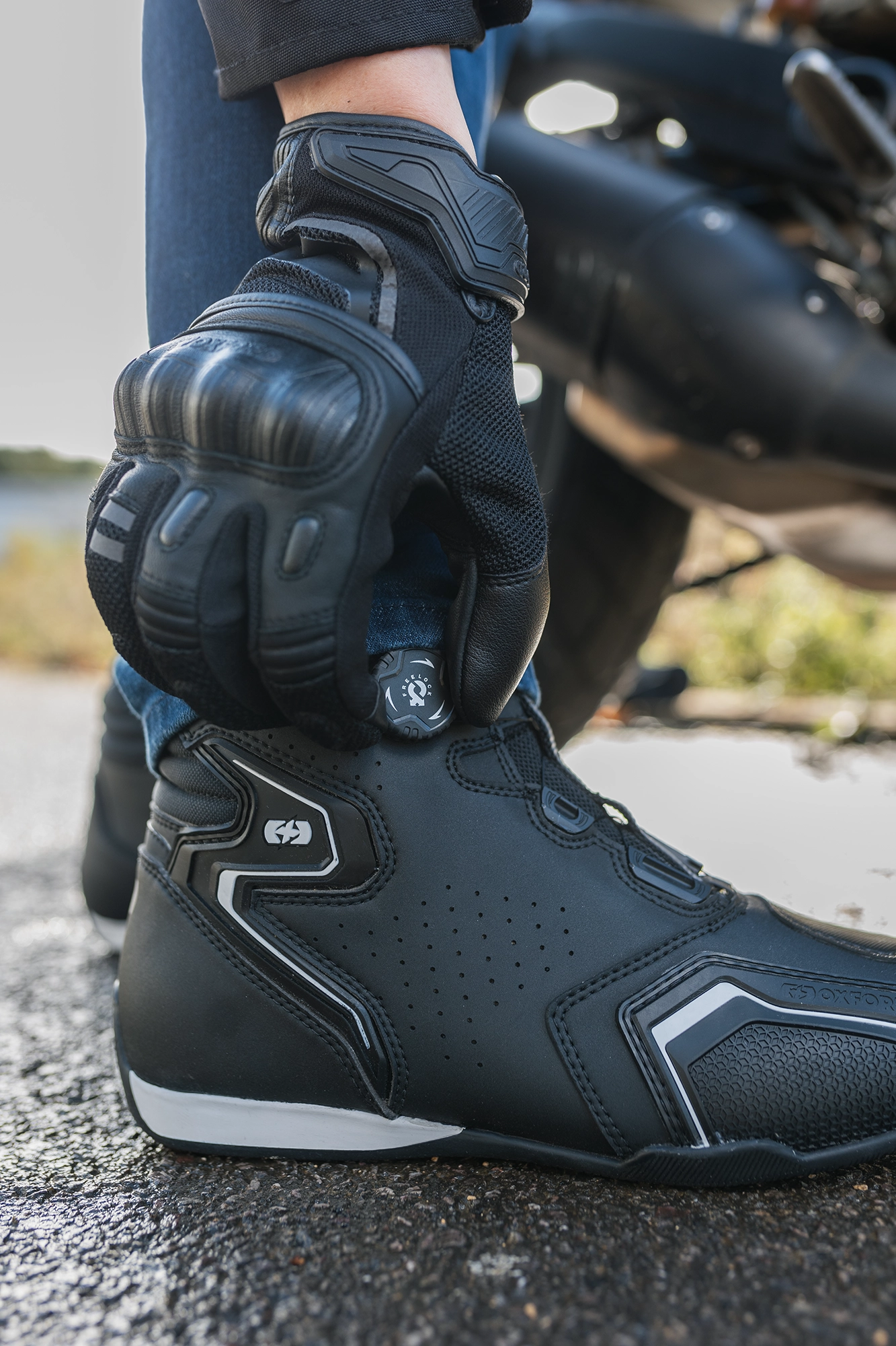 Oxford Helix Air Boot - Black White - Image 11