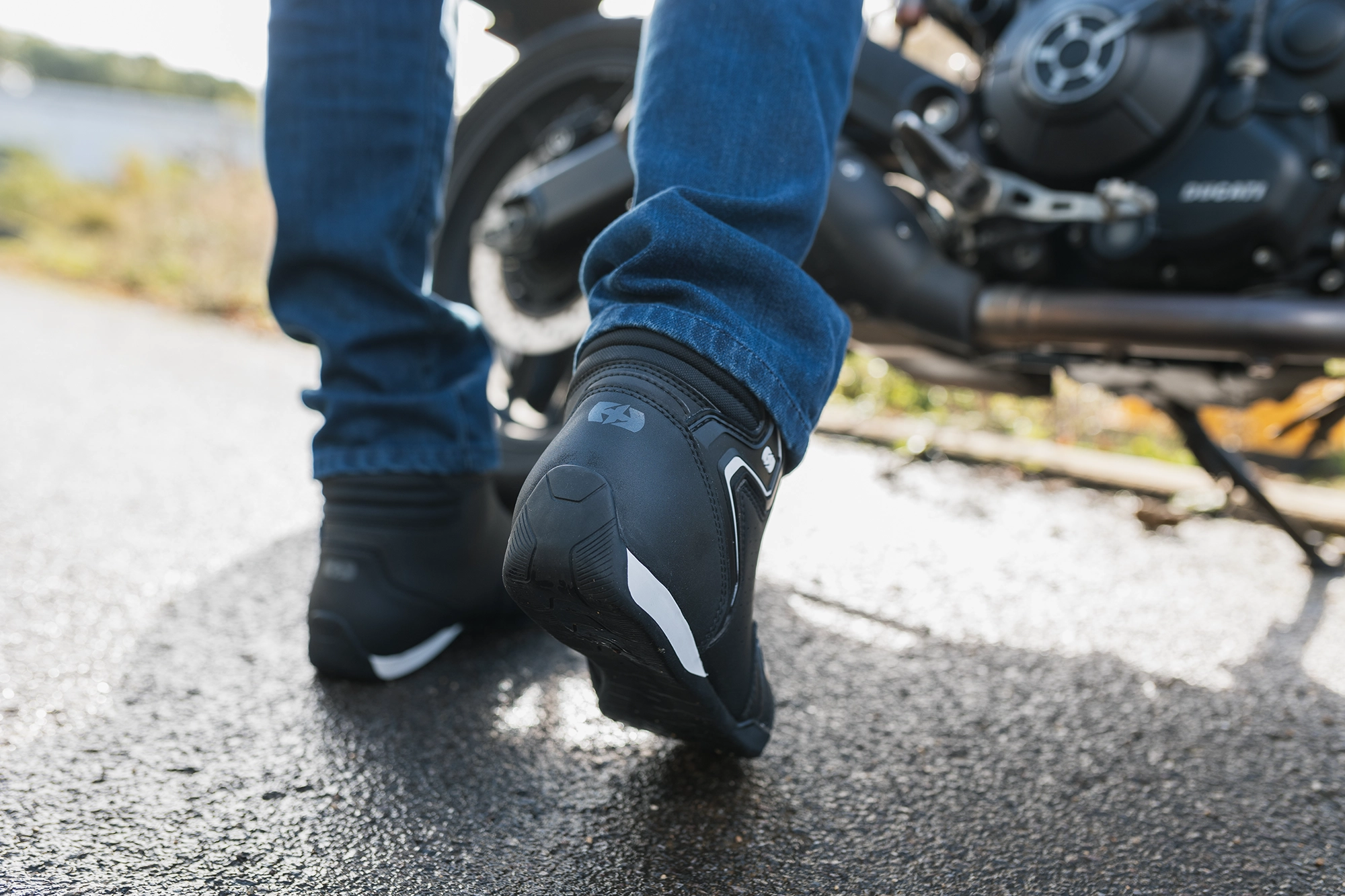 Oxford Helix Air Boot - Black White - Image 10